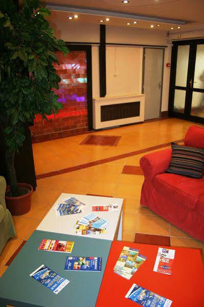 Walking Bed Budapest Downtown Hostel Bagian luar foto