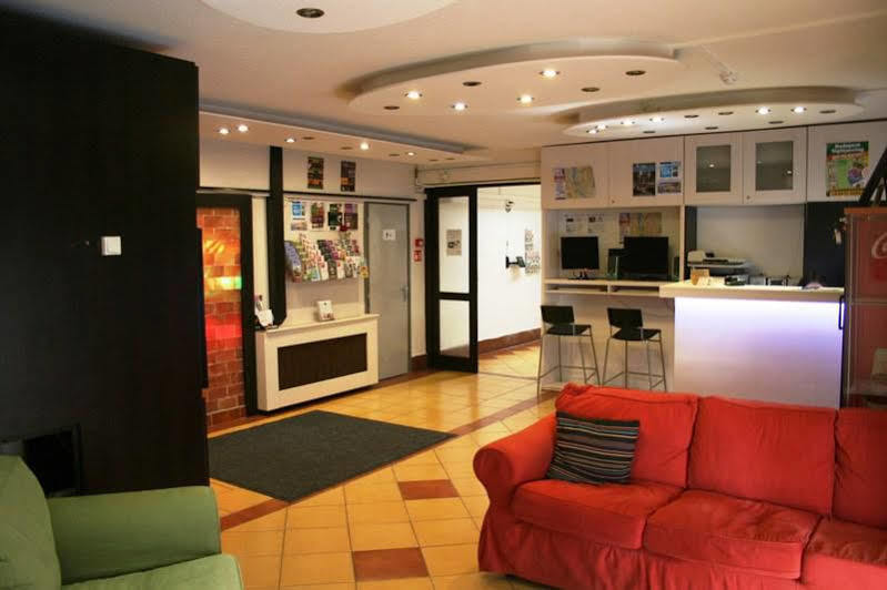 Walking Bed Budapest Downtown Hostel Bagian luar foto
