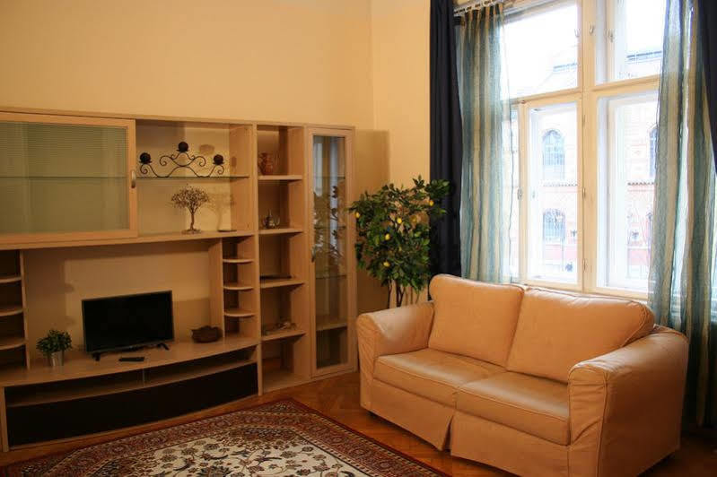 Walking Bed Budapest Downtown Hostel Bagian luar foto