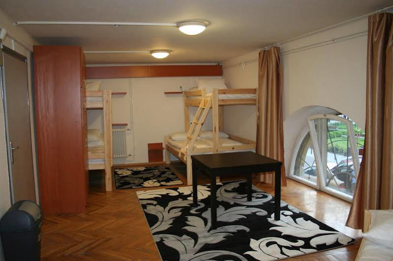 Walking Bed Budapest Downtown Hostel Bagian luar foto