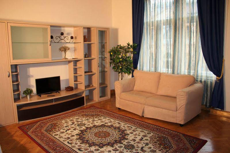 Walking Bed Budapest Downtown Hostel Bagian luar foto