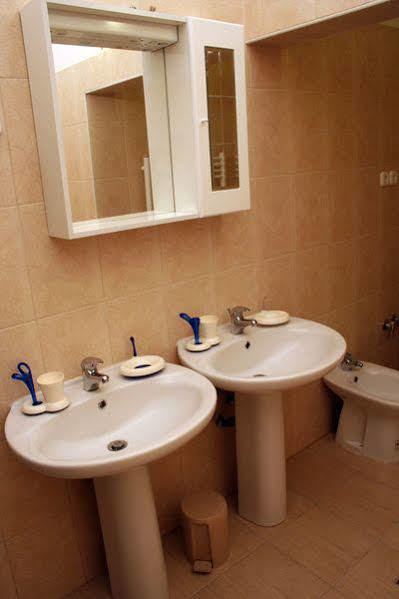 Walking Bed Budapest Downtown Hostel Bagian luar foto